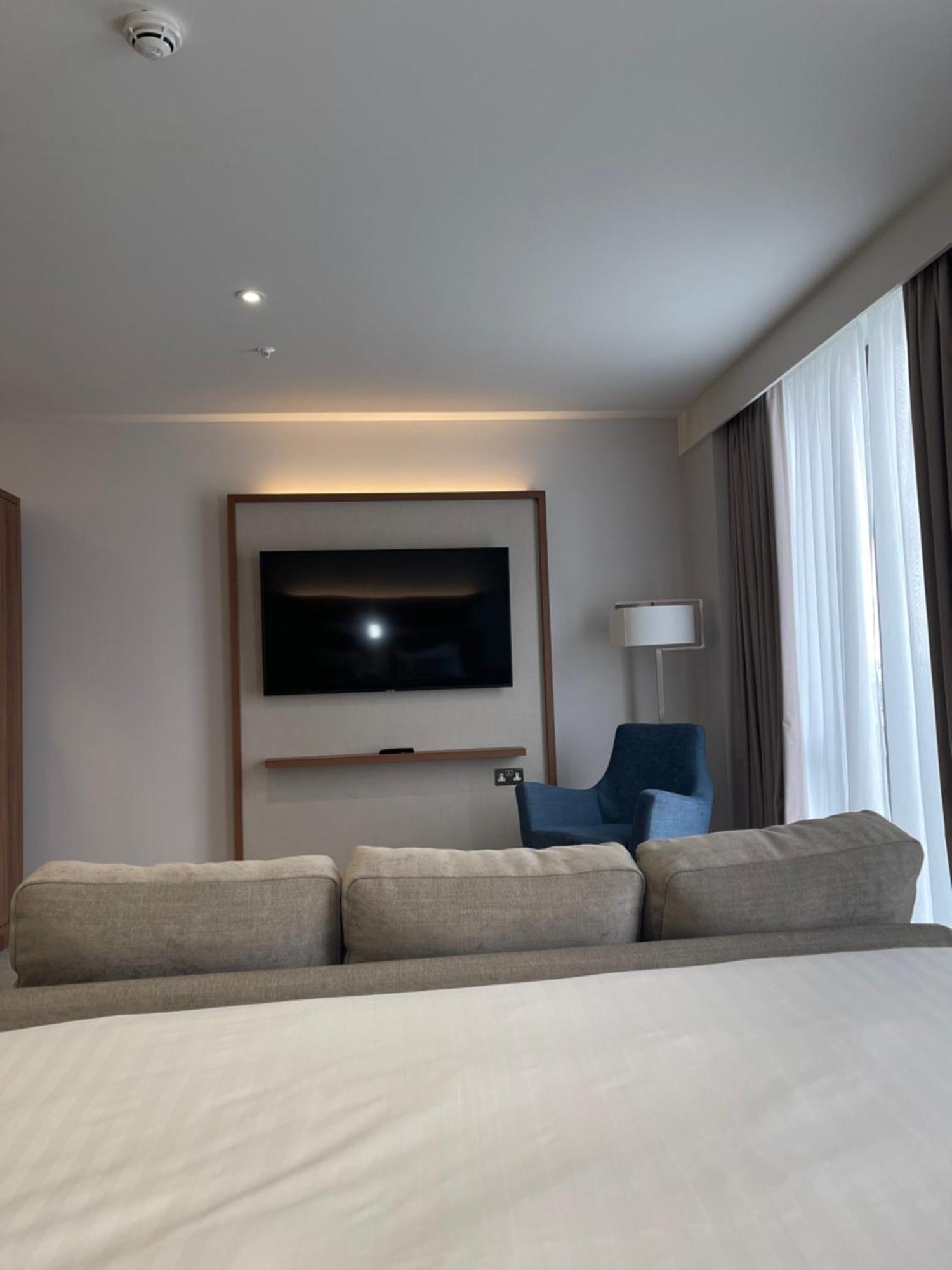 Courtyard By Marriott London Heathrow Airport Hotel Harlington  Екстериор снимка