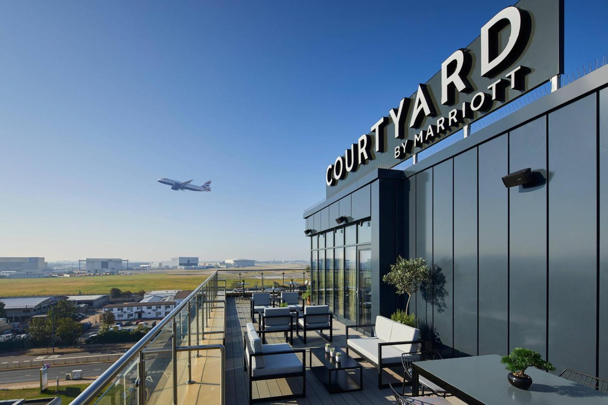 Courtyard By Marriott London Heathrow Airport Hotel Harlington  Екстериор снимка
