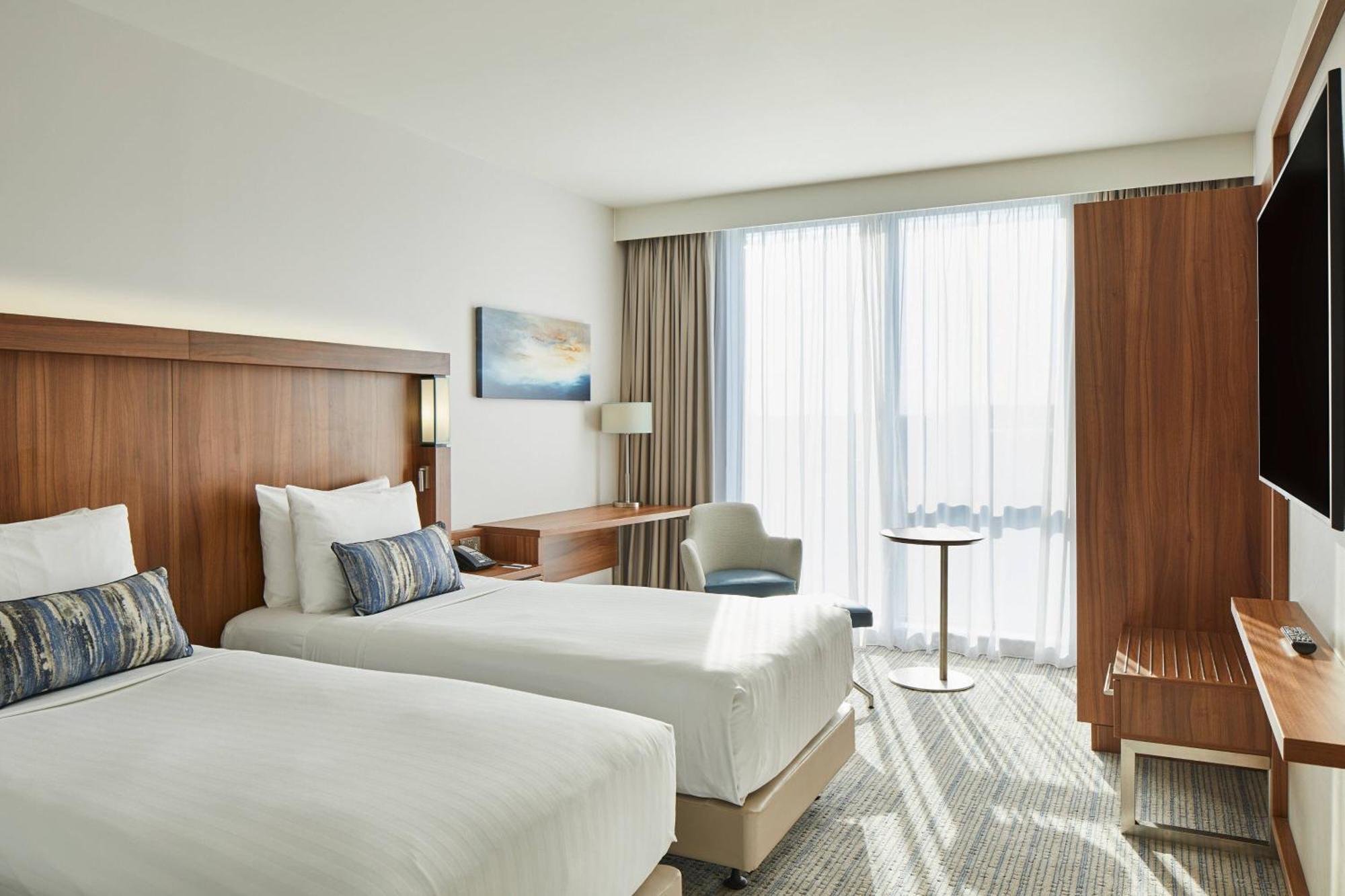 Courtyard By Marriott London Heathrow Airport Hotel Harlington  Екстериор снимка